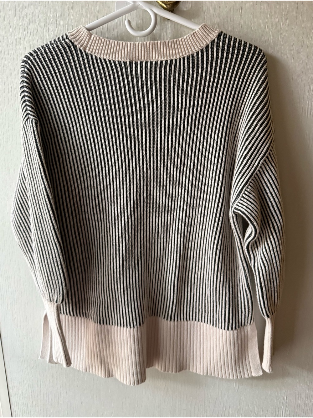 Loft Sweater Size Small - Picture 3 of 4